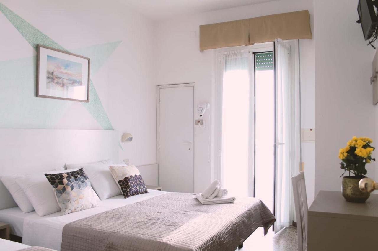 Alevon Hotel Rimini Luaran gambar