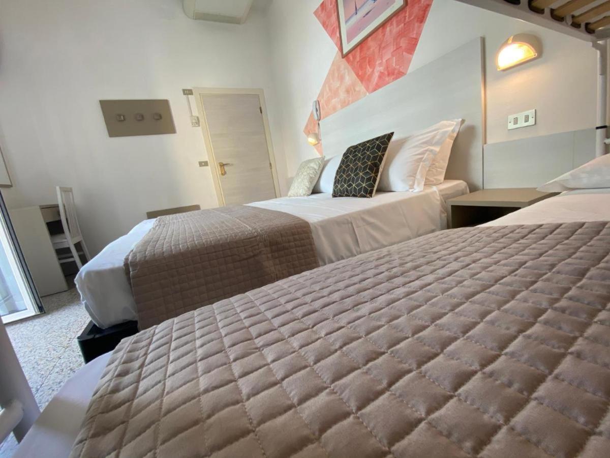 Alevon Hotel Rimini Luaran gambar
