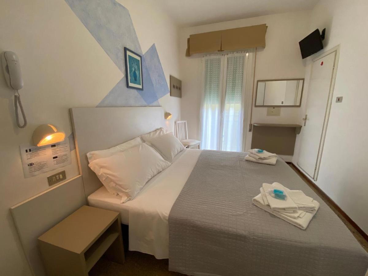 Alevon Hotel Rimini Luaran gambar