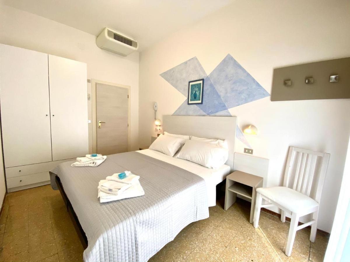 Alevon Hotel Rimini Luaran gambar