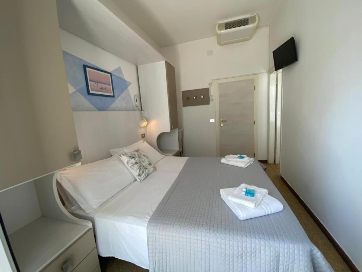 Alevon Hotel Rimini Luaran gambar
