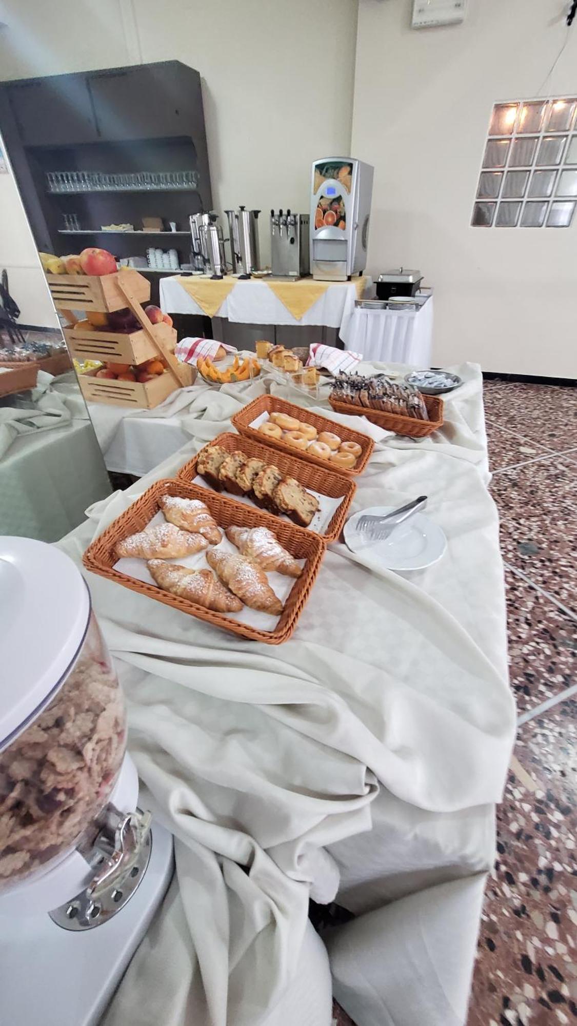 Alevon Hotel Rimini Luaran gambar