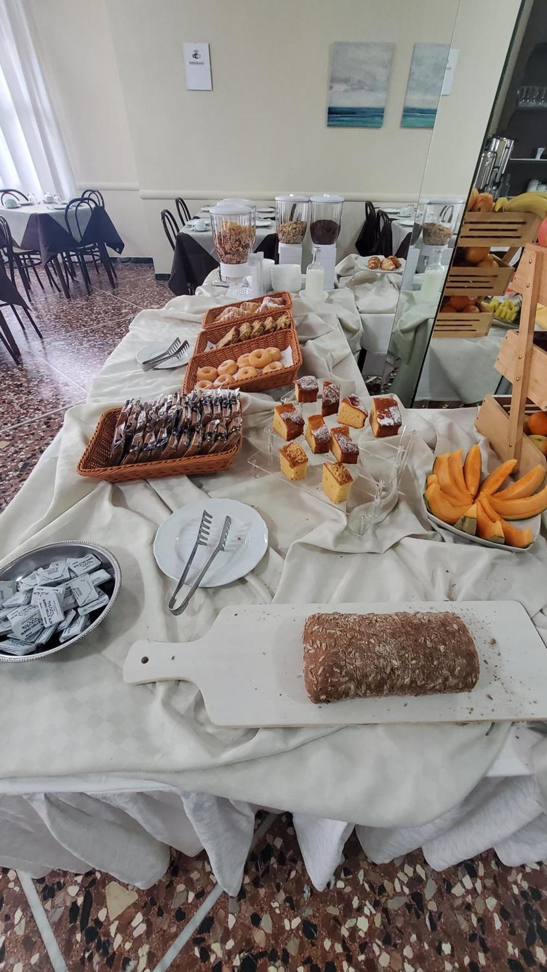 Alevon Hotel Rimini Luaran gambar