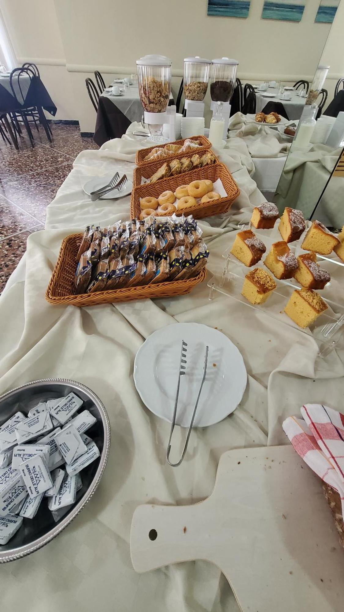 Alevon Hotel Rimini Luaran gambar