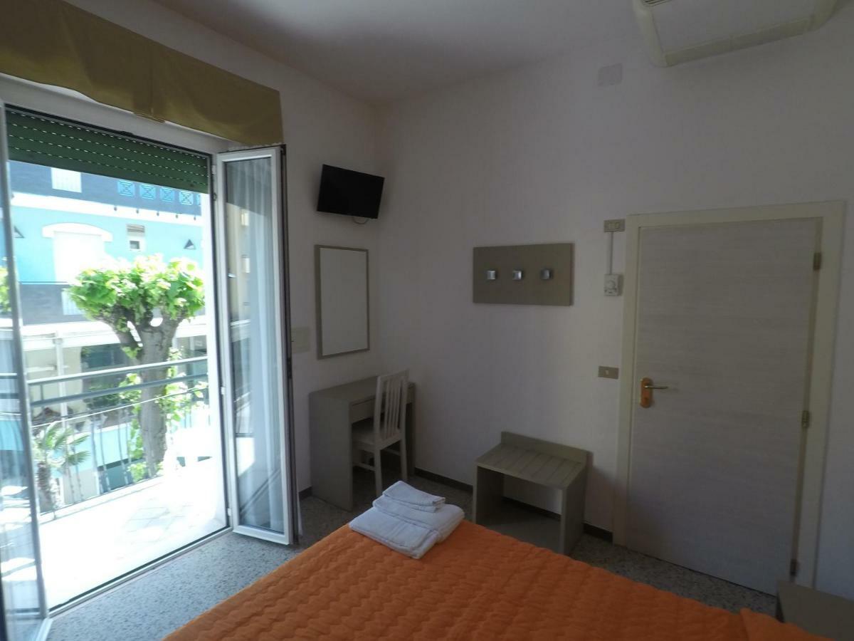 Alevon Hotel Rimini Luaran gambar
