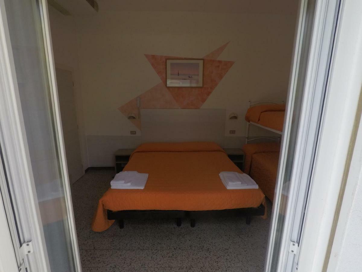 Alevon Hotel Rimini Luaran gambar